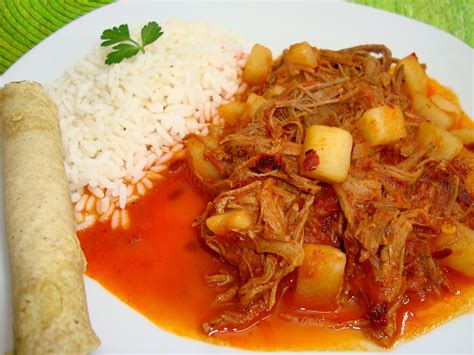 Carne Deshebrada En Salsa De Chile Guajillo Mexican Food Recipes