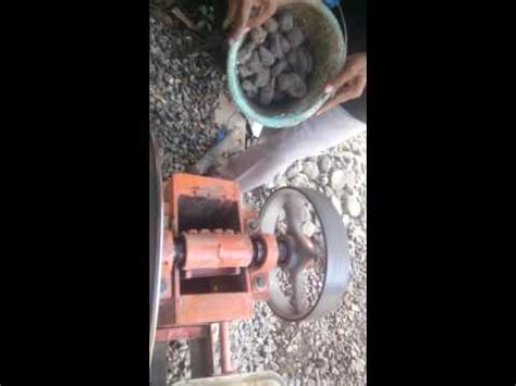 Home made jaw crusher for crushing concrete and rubble that i built from scrap. home made jaw crusher - YouTube