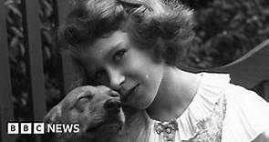 A queen in waiting: Elizabeth II’s childhood years - BBC News