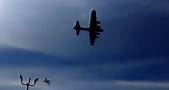 20TV - #Ultimahora Un Boeing B-17 Flying Fortress y un...