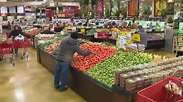 Experts expect grocery prices to fall