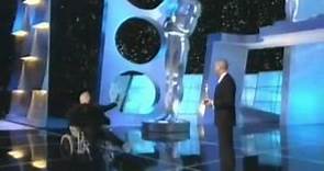 Grandes momentos del Oscar: Blake Edwards se estrella contra el escenario