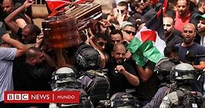 El dramático momento del funeral de la periodista palestina Shireen Abu Aqla en el que cae el féretro por la violencia de la policía de Israel - BBC News Mundo