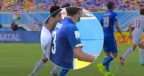 Veja em detalhes a mordida de Luiz Suárez em Chiellini durante jogo entre Itália e Uruguai