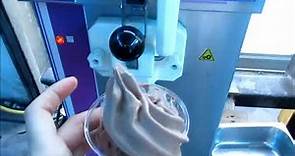 Macchina del gelato Coldelite gelato soft yogurt in funzione