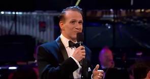Jamie Parker sings "Cheek to Cheek" with the John Wilson Orchestra