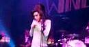 Amy Winehouse DROGANDOSE en mitad concierto