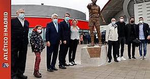 La estatua de Luis Aragonés luce en el Wanda Metropolitano
