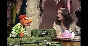 The Muppet Show - 310: Marisa Berenson - Cold Open (1979)
