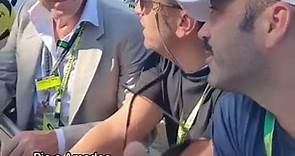 Pio e Amedeo all'autodromo di Monza parlano con l'attore Hugh Grant