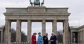Re Carlo III e Camilla alla Porta di Brandeburgo a Berlino