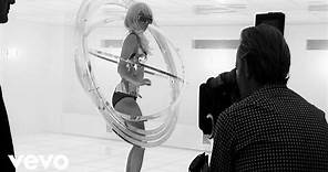 Lady Gaga - Bad Romance (Official Behind the Scenes)