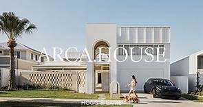 Architect Designs a Dream Home Centred Around a Courtyard (House Tour)