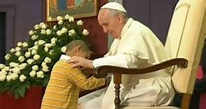 El niño que le robó el show al Papa en el Vaticano