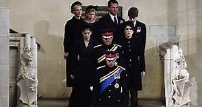 Los ocho nietos de Isabel II velan su féretro en Westminster Hall