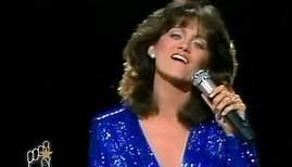 Louise Mandrell performs a tribute to Barbara Mandrell at the 1982 country music awards