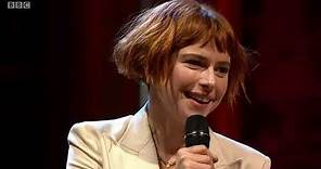 Jessie Buckley sings "Glasgow" from the film "Wild Rose" at the BAFTAs 2020.
