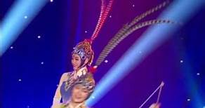 Troupe Nationale Acrobatique de Chine : Les Diabolos - Le Plus Grand Cabaret Du Monde #acrobatics