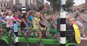 Niñas y niños en bici-buses / Nimega, Países Bajos