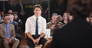 Trudeau answers English question in French because 'we're in Quebec'