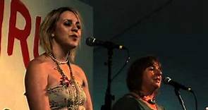 Linda and Lisa Griffiths, Traditional Welsh Love Song