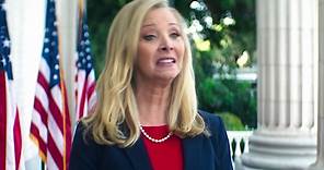 Lisa Kudrow Could Be Your Right-Wing Nightmare In 'Death To 2020' Trailer