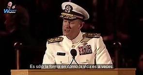 Almirante William H. McRaven Universidad de Austin Texas 2014 Doblaje y audio en español