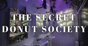 ¡Me vendieron donas en un baño! | The Secret Donut Society ¿Vale la pena su precio?