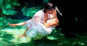 Carlos Ballarta y Karla Ornelas se casaron en hermosa ceremonia prehispánica en la Riviera Maya