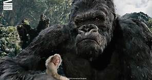King Kong | Kong salva a Ann de tres T-Rex