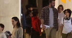 Jennifer Lopez y Ben Affleck salen con Jennifer Garner y sus hijos por Los Angeles