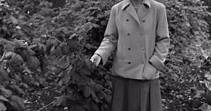 Gwleidydd oedd Megan Lloyd George a’r Aelod Seneddol benywaidd gyntaf dros etholaeth yng Nghymru. Yn ferch i David Lloyd George, gwnaeth ei marc ei hun fel AS annibynnol ei meddwl. 🔗https://archives.library.wales/index.php/megan-lloyd-george-2 #MerchedCymru #MisHanesMerched /// Megan Lloyd George was a politician and the first female Member of Parliament for a Welsh constituency. The daughter of David Lloyd George, she made her own distinctive mark as an independent-minded MP. 🔗https://archive