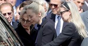 Il pianto a dirotto di Marta Fascina durante il funerale di Berlusconi