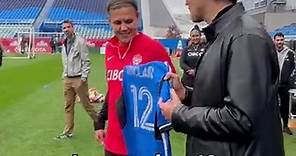 Hommage à Christine Sinclair 🐐 de la part du CF Montréal. Le Canada affronte le Brésil au Stade Saputo demain! 🇨🇦🇧🇷 Honouring one of the biggest legends in the game 💙 #CFMTL | CF Montréal