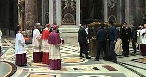 Cierran la Cripta de los Papas del Vaticano para trasladar los restos de Juan Pablo II