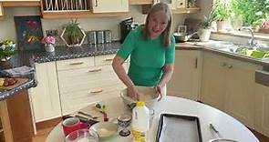 How to make Traditional Irish Soda Bread - “EASY” Takes 5 minutes - Irish Grandma ☘️