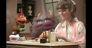 The Muppet Show - 315: Lesley Ann Warren - Cold Open (1979)