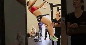 60 Unbroken Butterfly Pull-ups in 60 Seconds—Camille Leblanc-Bazinet