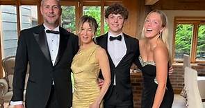 La imagen más familiar de Renée Zellweger con su novio y los hijos adolescentes del presentador