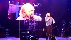 Barry Gibb Sings to His Wife at Chicago's United Center - May 27, 2014