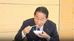 Japan: Regierungschef isst demonstrativ Sushi aus Fukushima