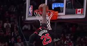 Chris Boucher takes flight vs Chicago Bulls! ✈️