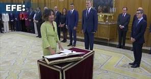 Los 22 ministros de Sánchez prometen su cargo ante el rey