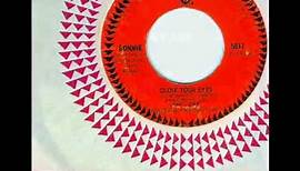 Bonnie - CLOSE YOUR EYES (Gold Star Studios) (1965)