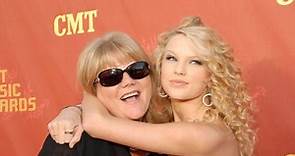 17 Sweet Pictures Of Taylor Swift & Her Mother Andrea Finlay