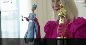 Helen Mirren in versione Barbie con l'Oscar: "E' un grande complimento"