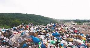 Bloomberg｜全球最大垃圾桶之一！泰國年處理上萬噸海外塑膠廢棄物(上) | Bloomberg 影音 | LINE TODAY