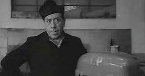 Don Camillo benedice il trattore comunista