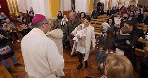 Bendición de los niños y niñas en la iglesia de Santa Clara de Teruel 2024