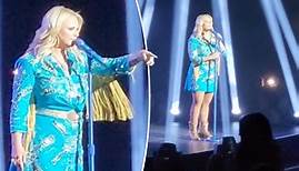 Miranda Lambert fans walk out of her concert after she shames selfie takers